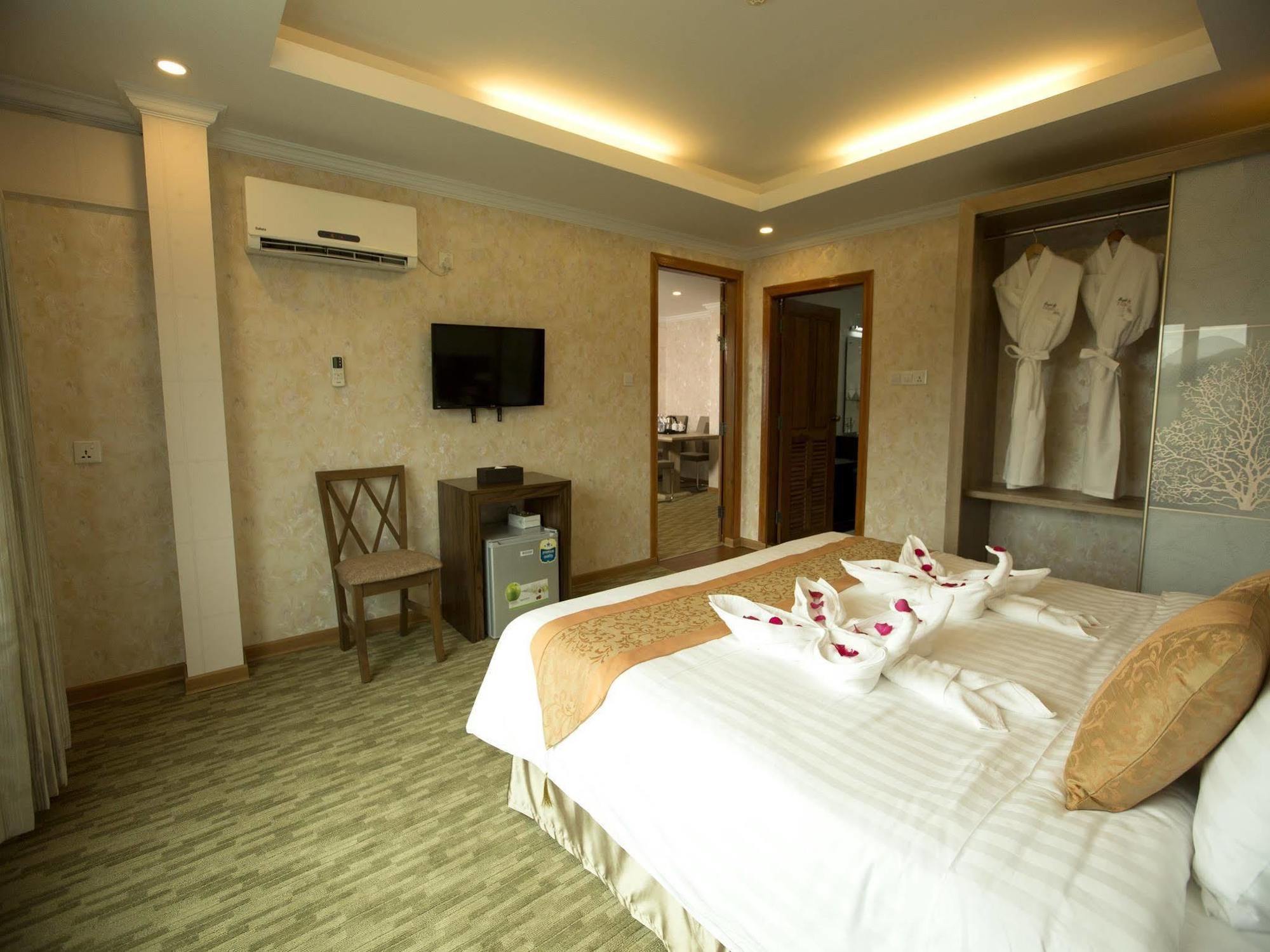 Royal Taunggyi Hotel Exterior photo